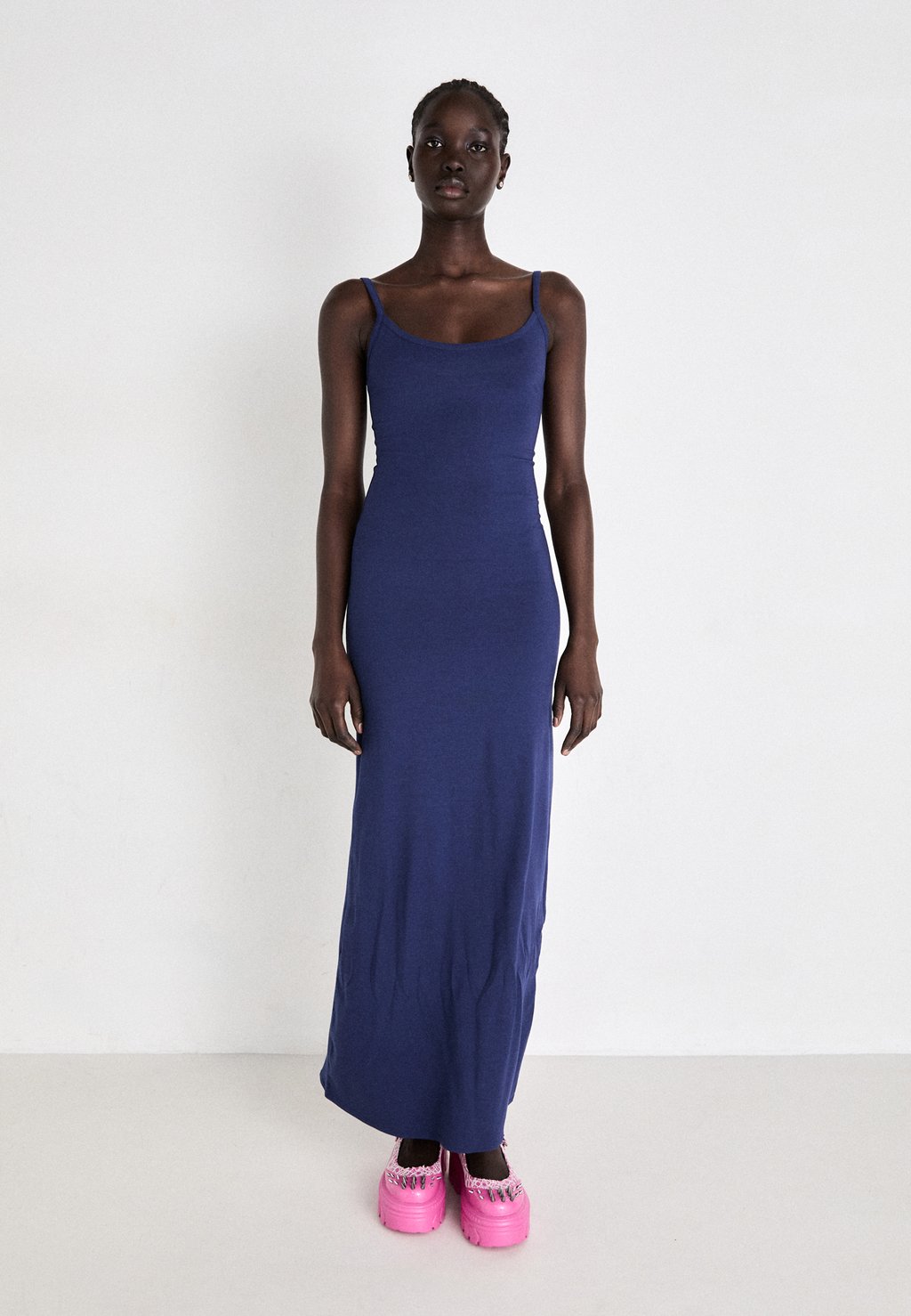 

Платье макси STRAP DRESS - Jersey dress Weekday, темно-синий