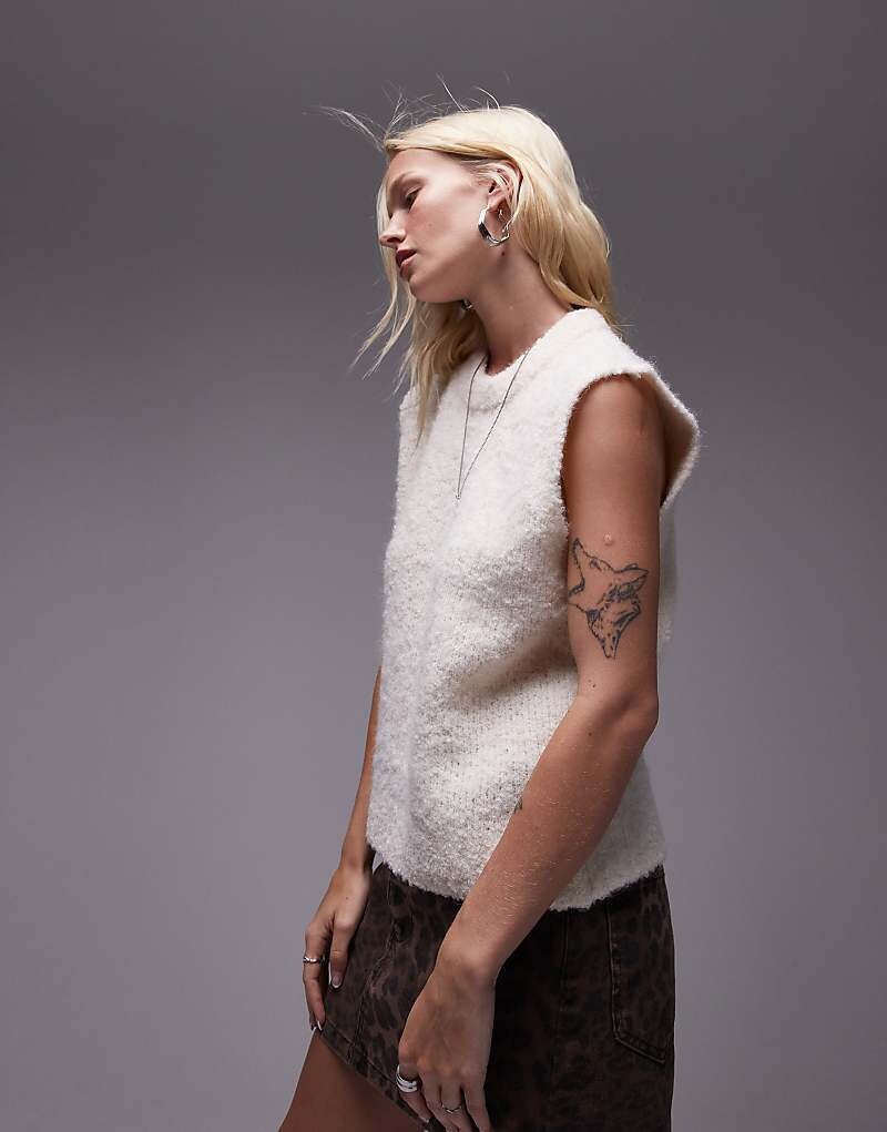 

Кремовая вязаная майка Topshop Boucl >9 с круглым вырезом
