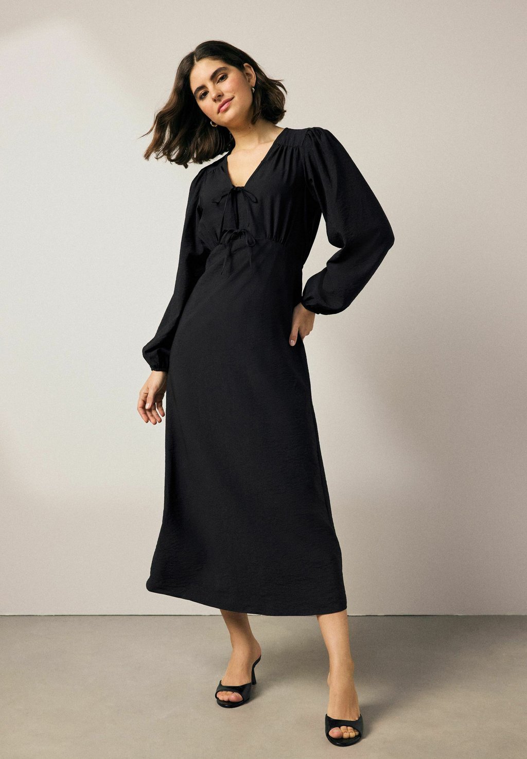 

Повседневное платье LONG SLEEVE TIE FRONT MIDI Next, черный