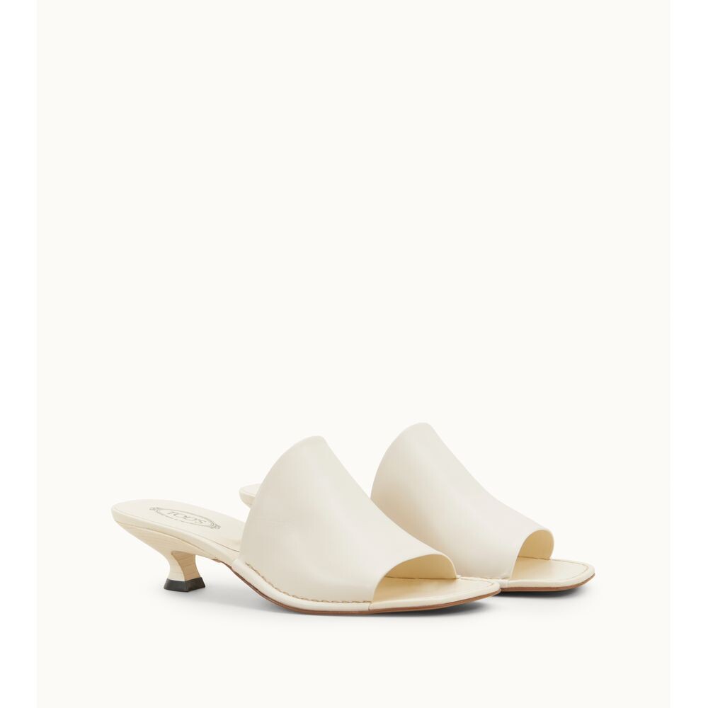 

Сандалии из кожи TOD's, цвет Mousse