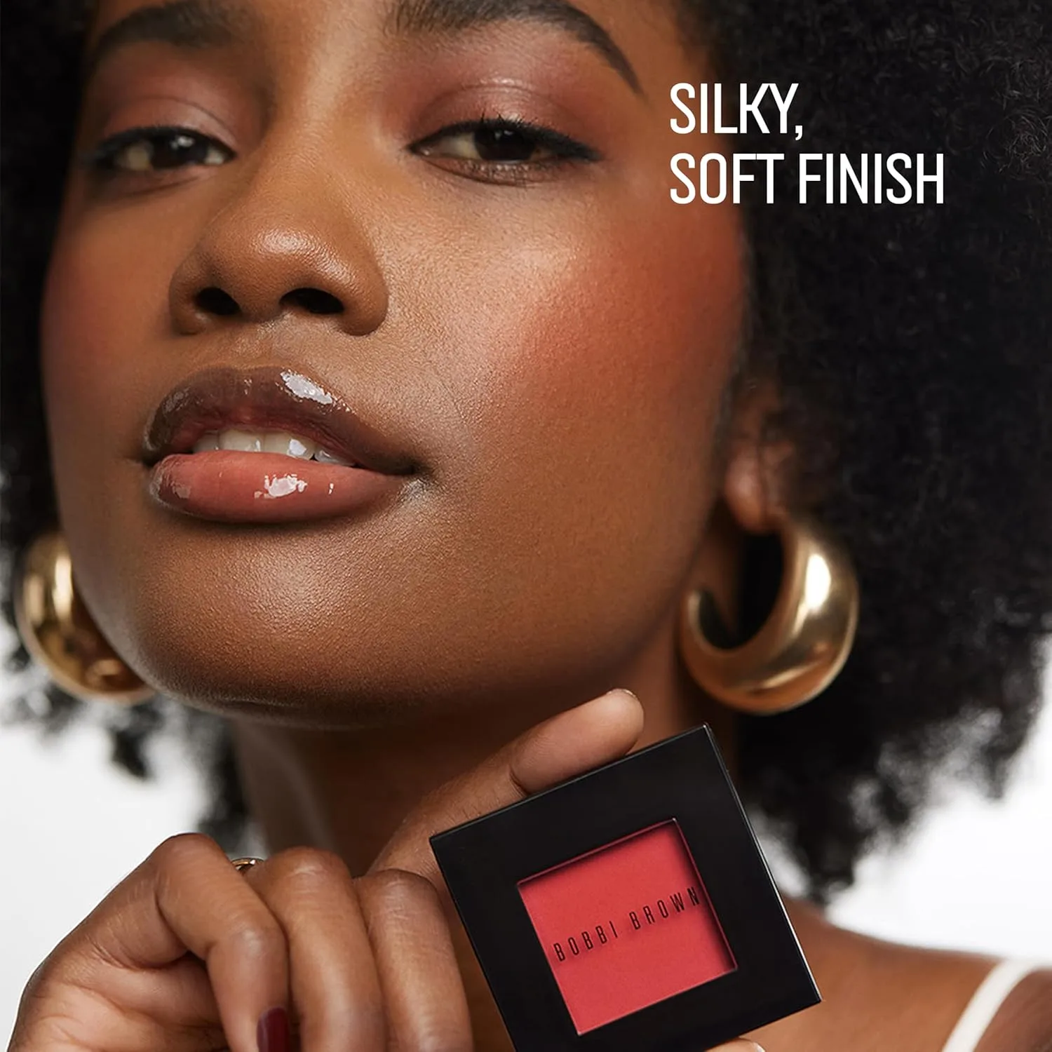Румяна Bobbi Brown | Натуральные пудровые румяна с возможностью наслаивания для шелковисто-мягкого покрытия, 0,12 унции, 03 Avenue (Soft nude peach with gold shimmer) — фото 3