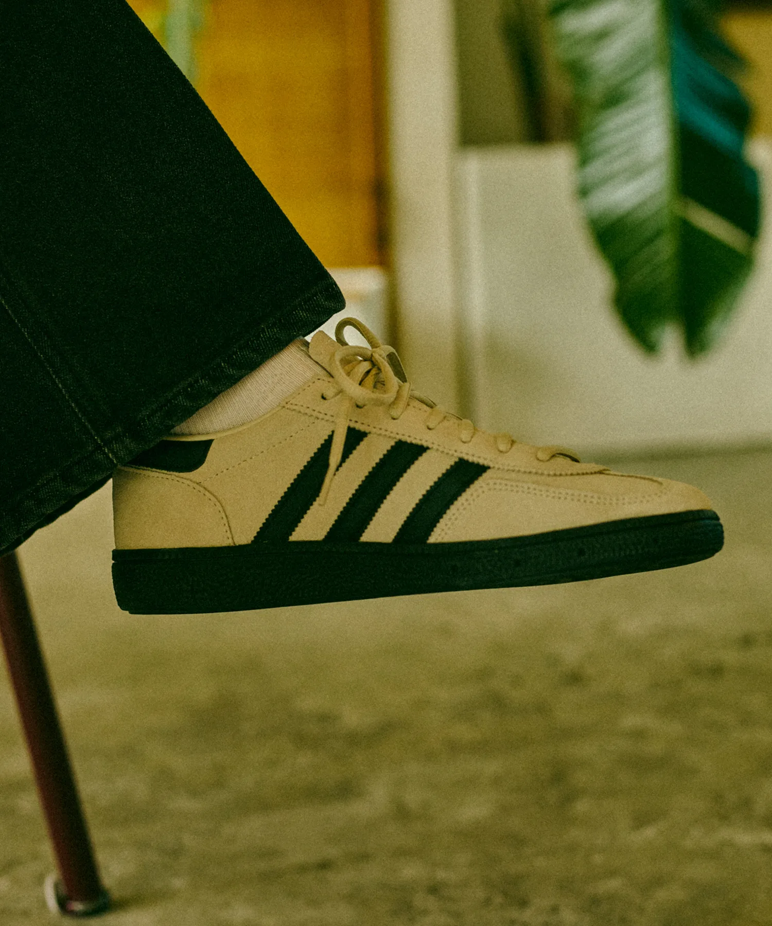 Кроссовки из нубука HANDBALL SPEZIAL adidas Originals белые