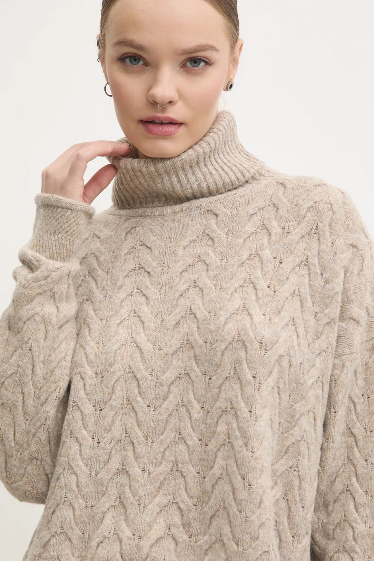 

Свитер Superdry, бежевый