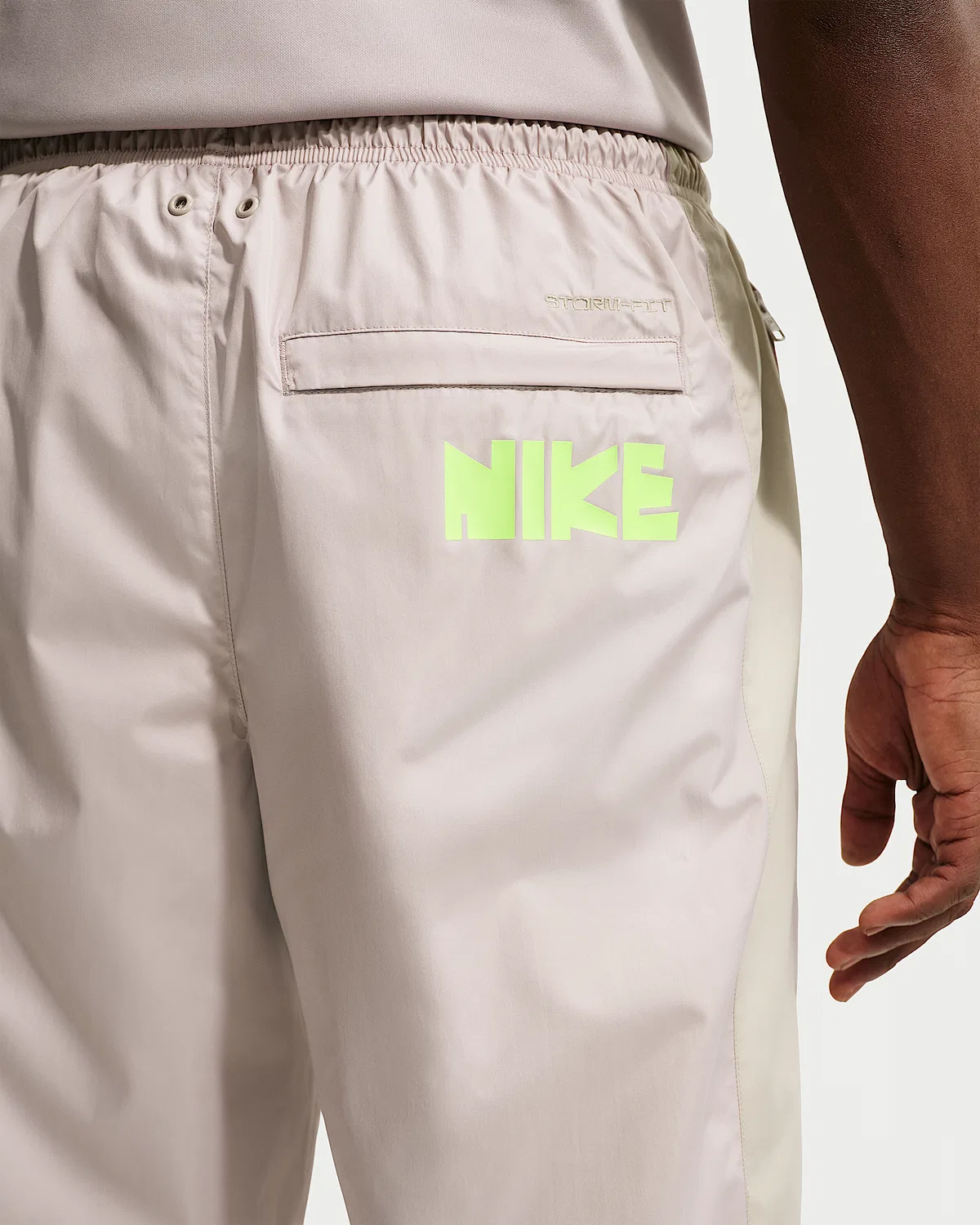 Мужские спортивные штаны Nike Windrunner с принтом, Moon Particle/Cream II/Volt — фото 3