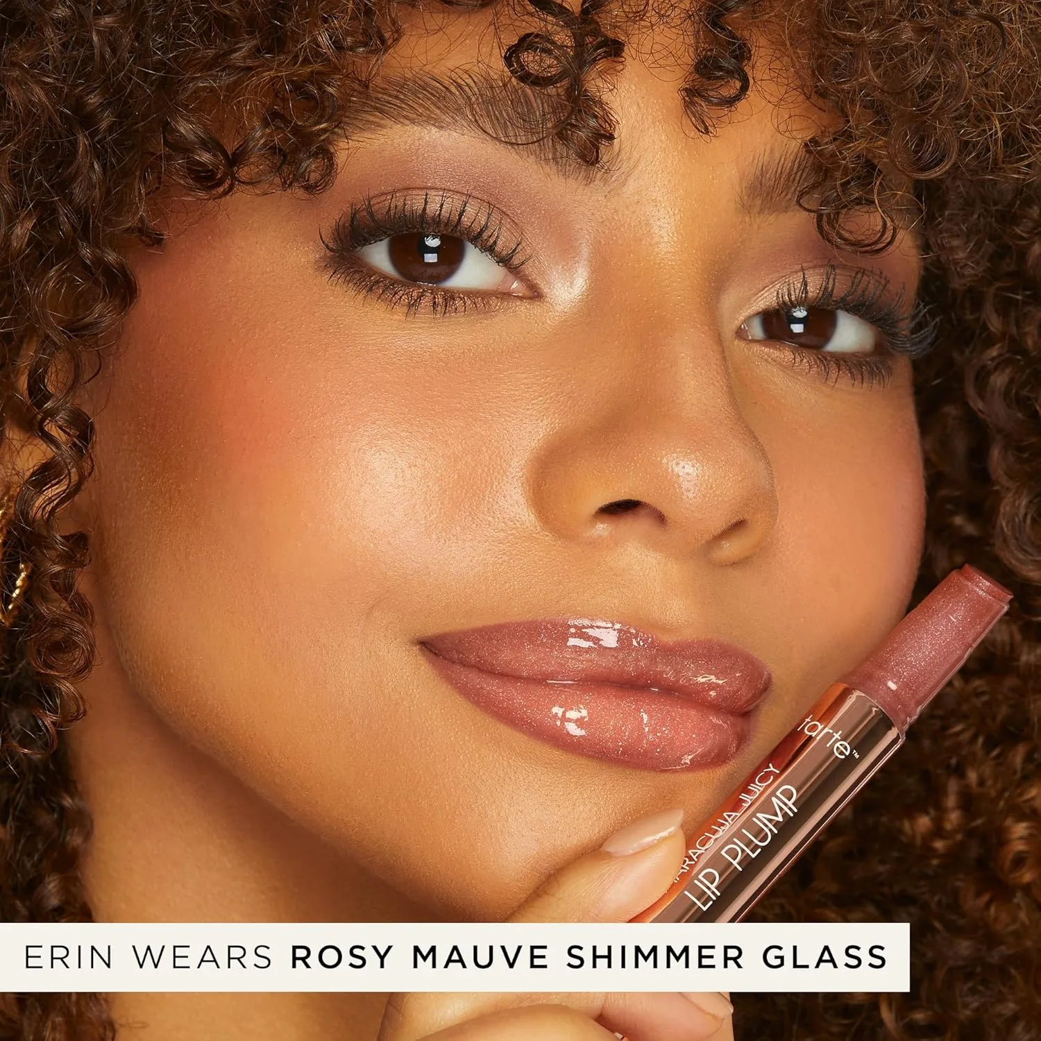 Tarte Maracuja Juicy Shimmer Glass Lip Plump - увлажняющий и объемный блеск для губ с гиалуроновой кислотой и витамином E, веганский и cruelty-free, coral — фото 3