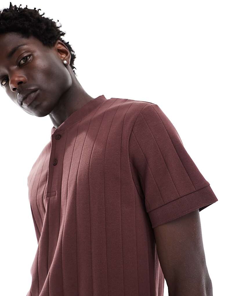 

ASOS DESIGN – коричневая футболка с воротником на пуговицах