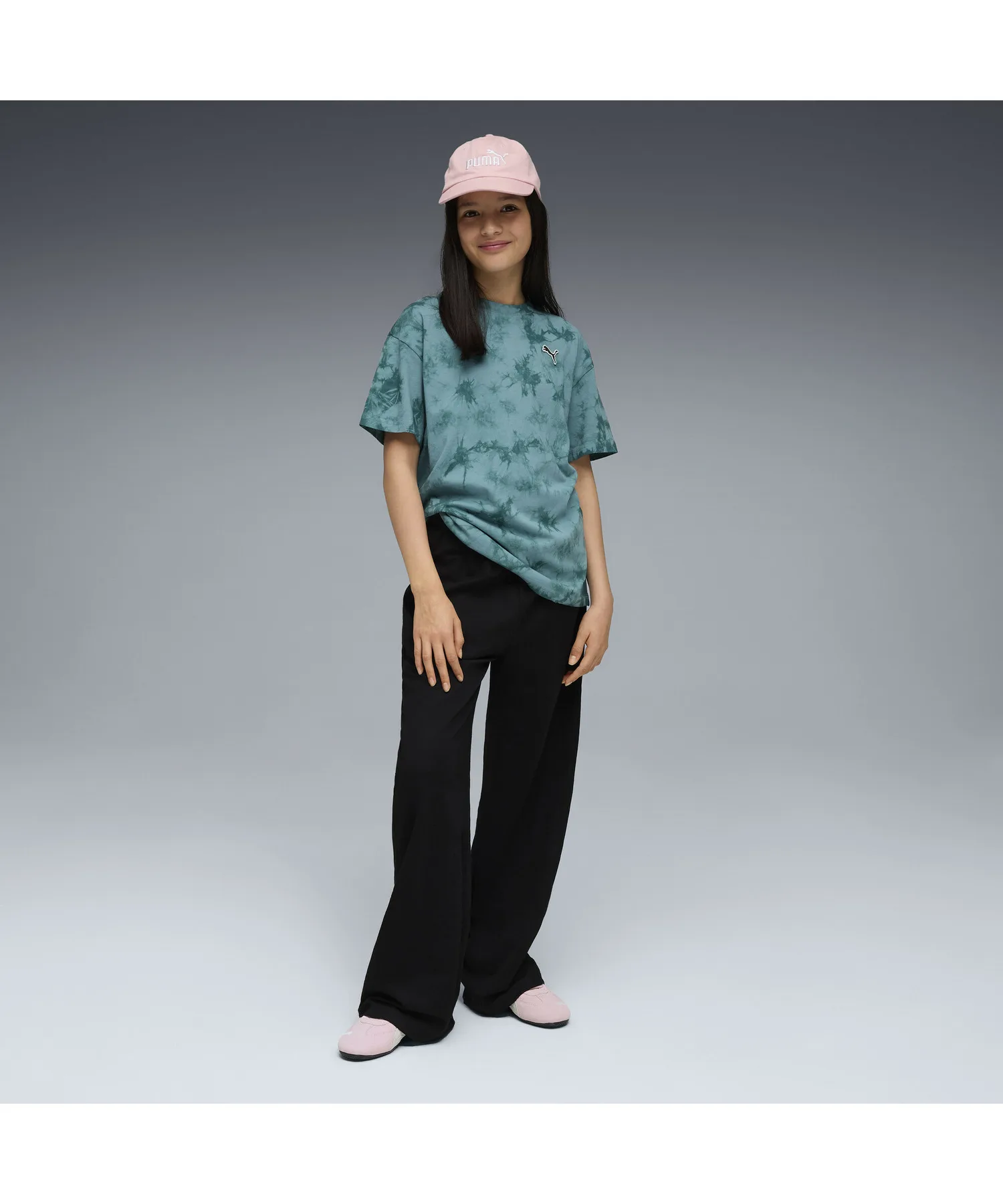 Детская футболка с тай-дай принтом ESS Relaxed Tie-dye Tee PUMA изумрудная — фото 3