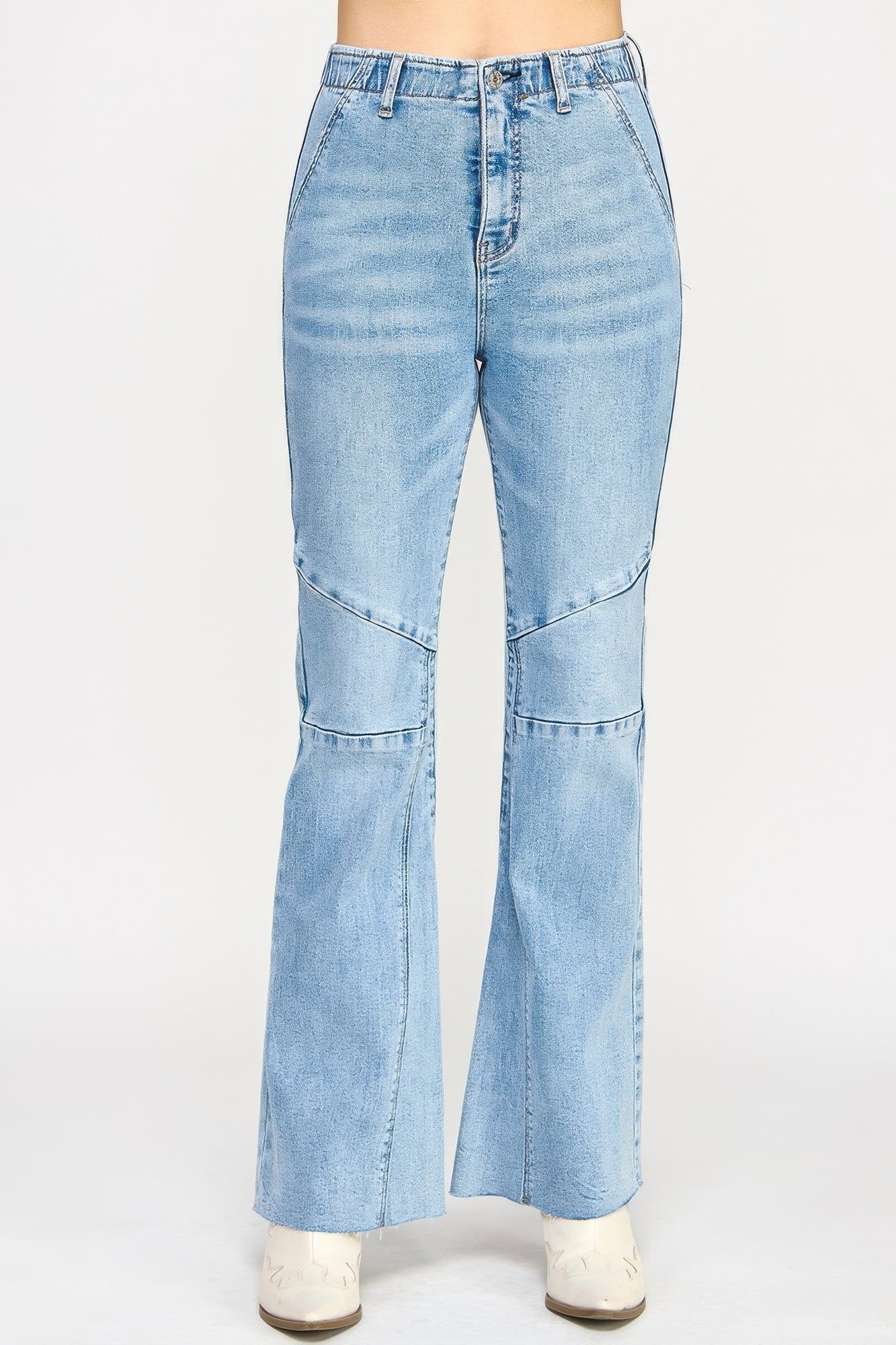 

Высокий силуэт с расклешенными штанинами и декоративными швами TRUEDAMES, светло-голубой