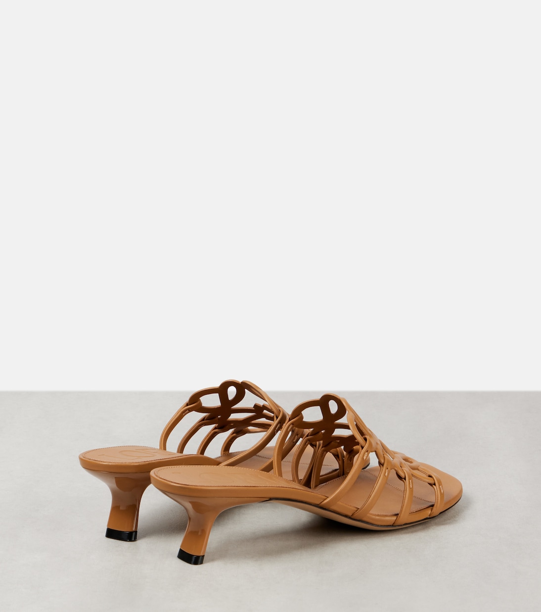 Мулы Paula's Ibiza Petal Anagram из кожи Loewe, кэмел — фото 2