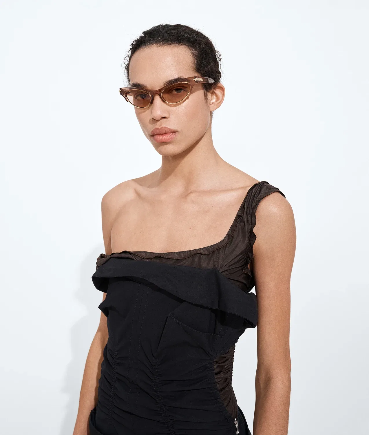 Солнцезащитные очки в форме кошачий глаз Angle BOTTEGA VENETA, коричневый — фото 2