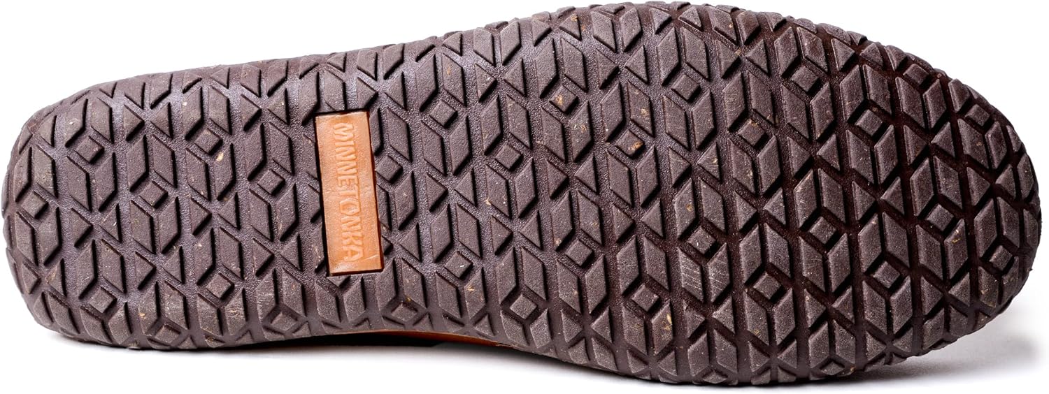 Мокасины Minnetonka Men's Tread из замши для мужчин - водоотталкивающие домашние и тапочки с резиновой подошвой MinnTREAD, серый — фото 3