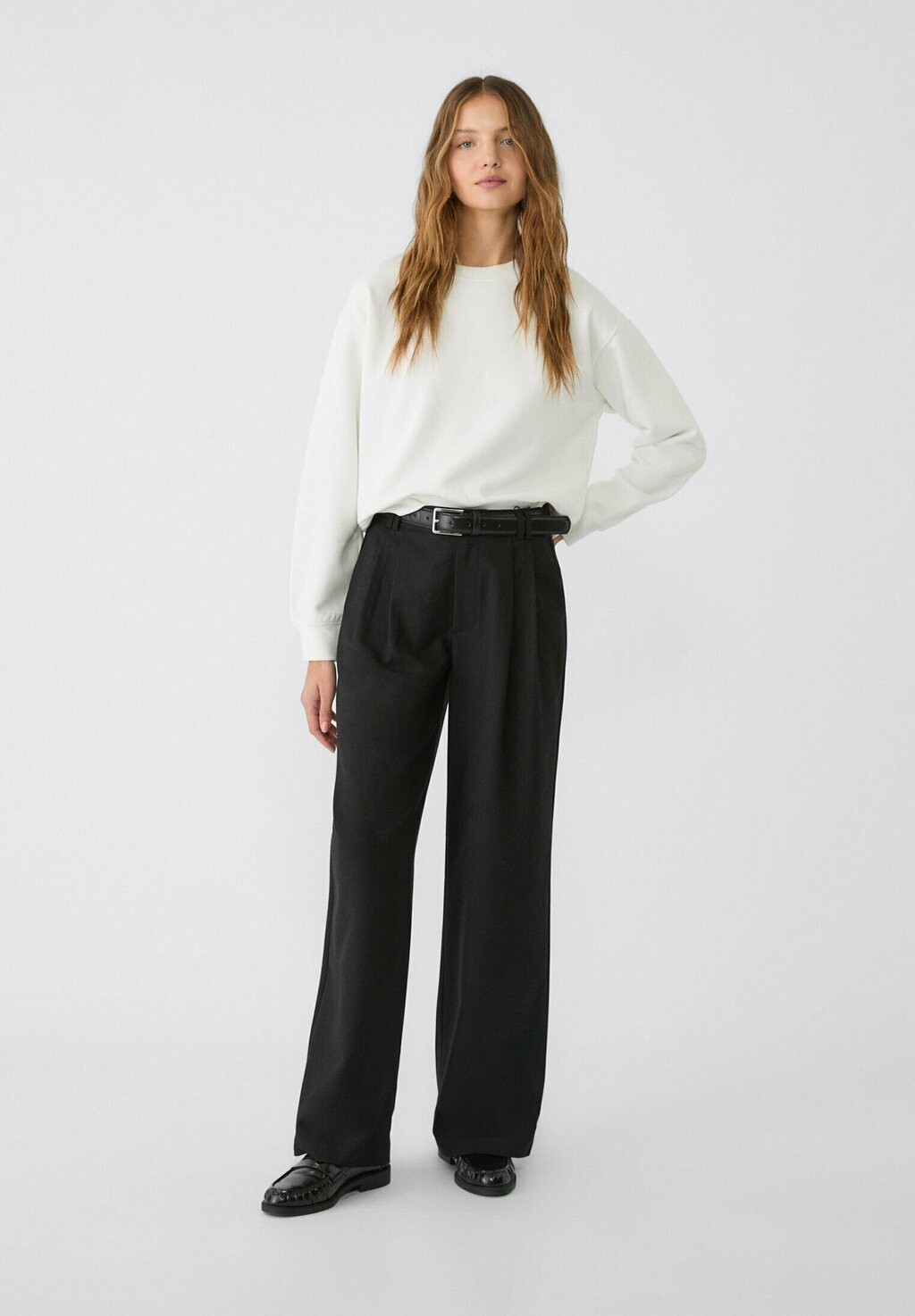 

Толстовка BASIC ROUND NECK Stradivarius, белый
