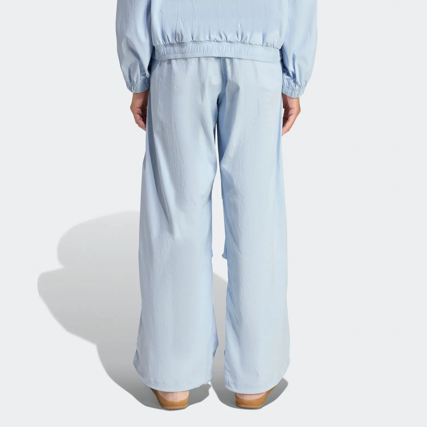 Мужские брюки-парашюты Essential Ripstop цвета Crystal Sky от Adidas — фото 2