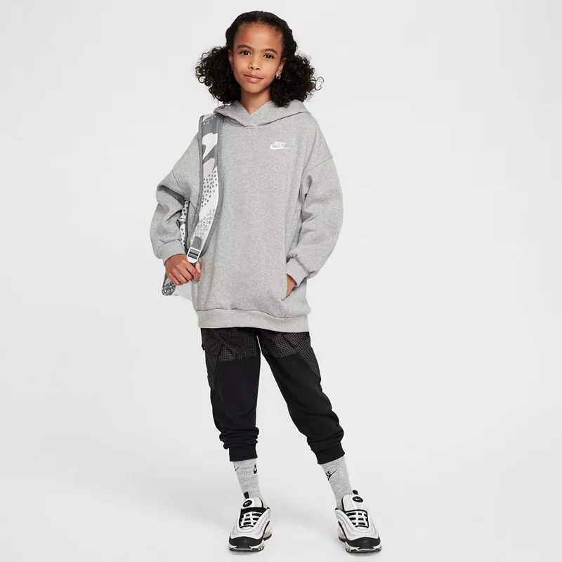 Большой флисовый пуловер с капюшоном Nike Sportswear Club для девочек, цвет Dk Grey Heather — фото 2