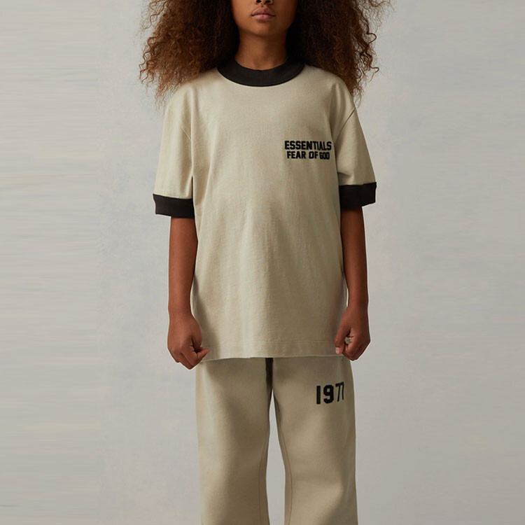 Детская футболка Fear Of God Essentials, цвет Wheat — фото 3