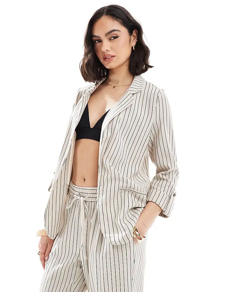 

Комбинируемый льняной пиджак Vero Moda в кремовую полоску