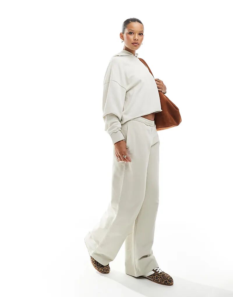 

Широкие спортивные брюки Pull&Bear цвета экрю