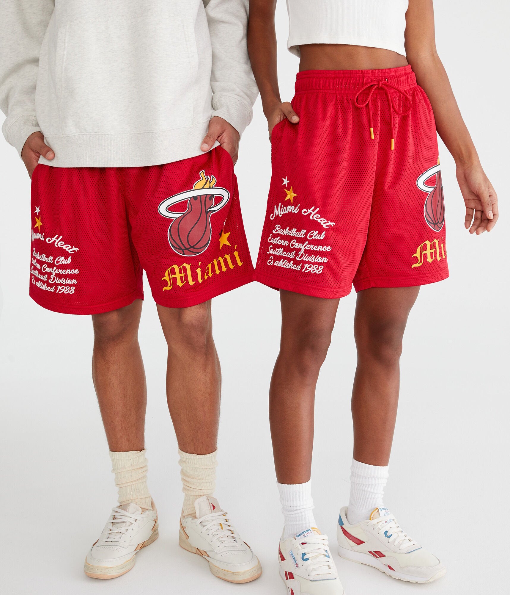

Шорты Aeropostale Miami Heat Mesh 6 дюймов, красный