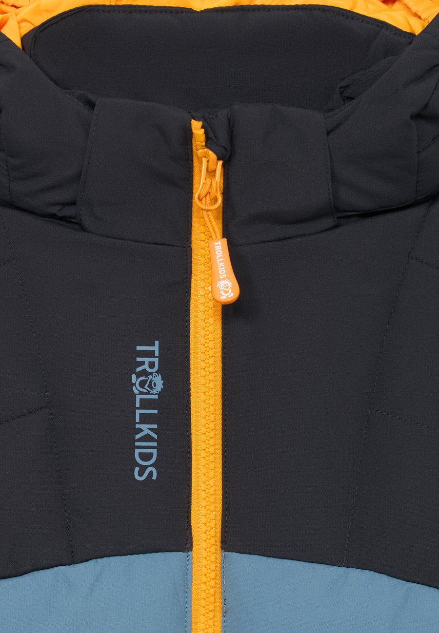 Зимняя куртка TROLLKIDS GRYLLEFJORD, Black/Steel Blue/Mango/Blue — фото 3