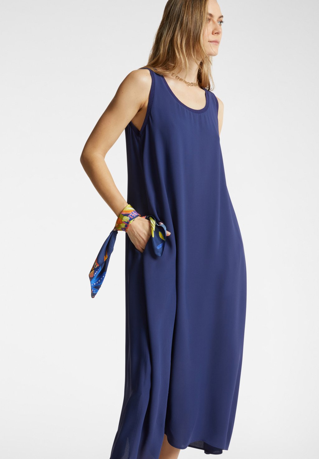 

Повседневное платье LUNGO CON BORDI Elena Mirò, синий