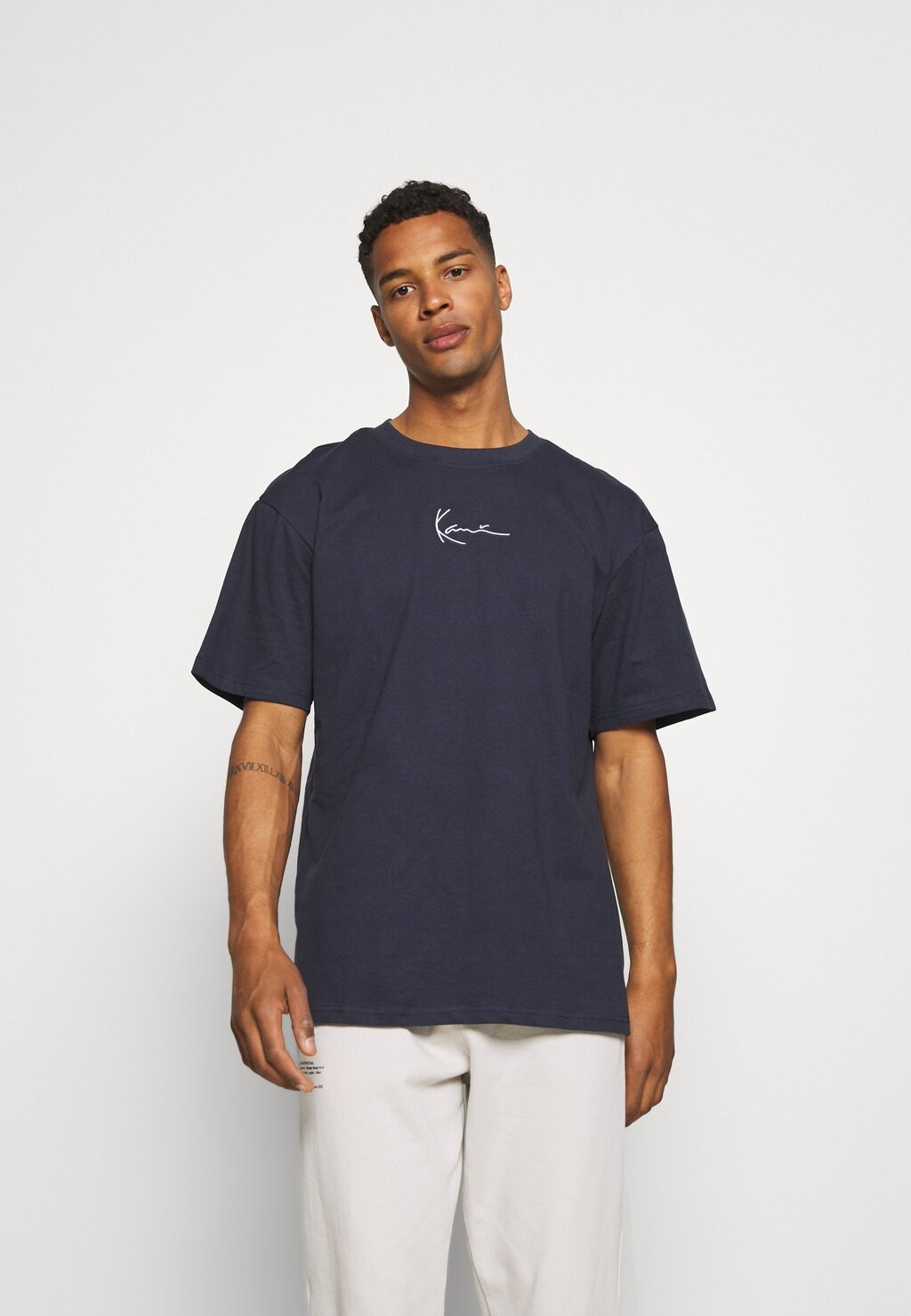 

Футболка с принтом Small Signature Tee Karl Kani, темно-синяя