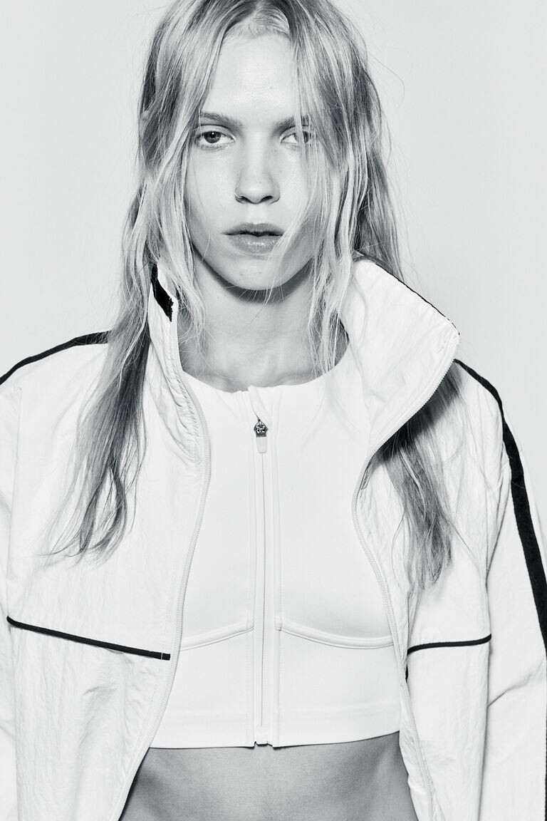 

Нейлоновая ветровка H&M, бежевый