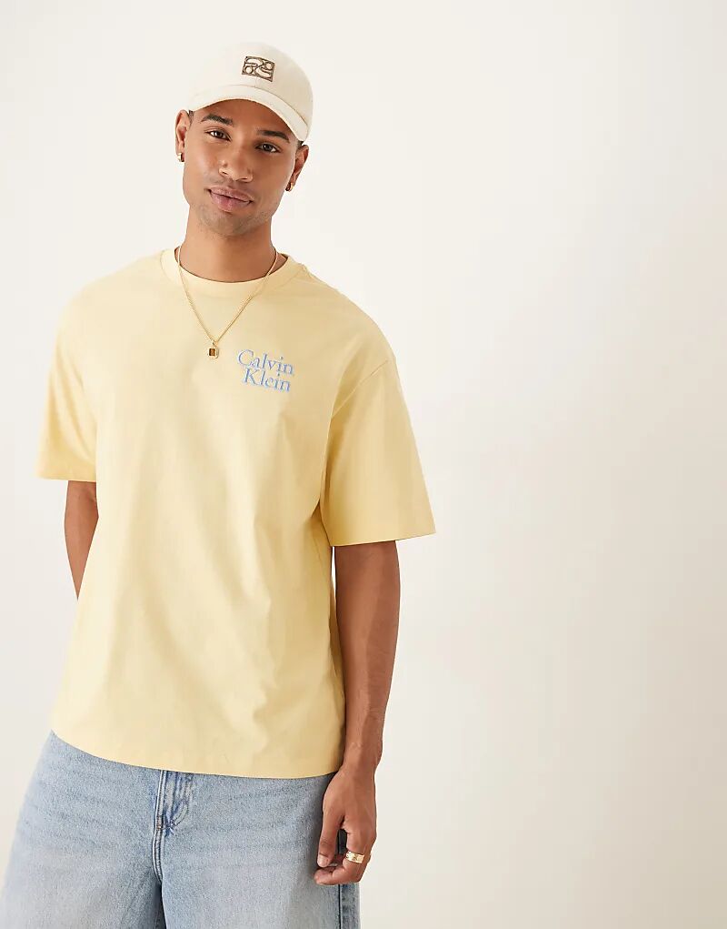 

Футболка с логотипом Calvin Klein Jeans на груди желтого цвета