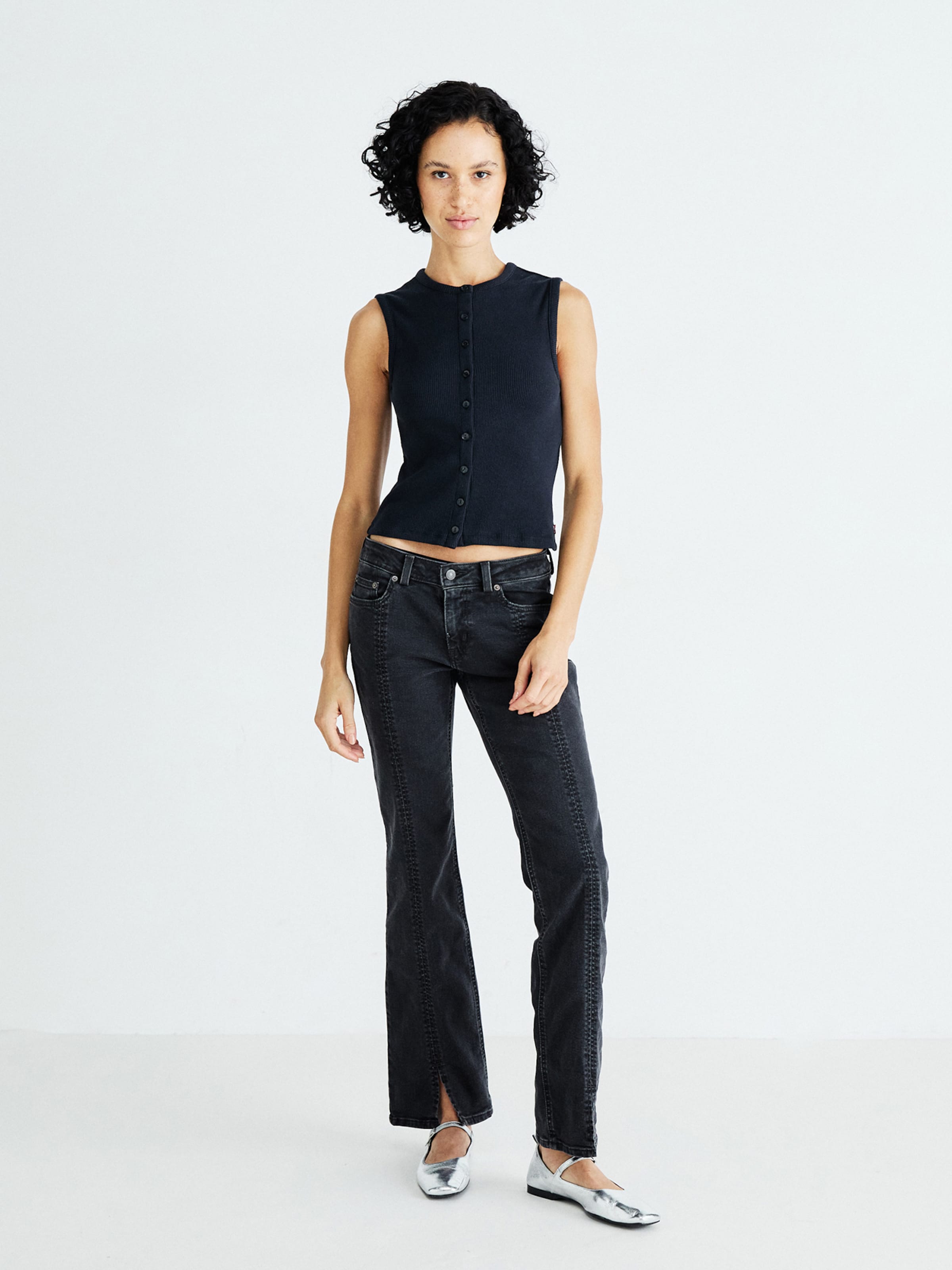 LEVI'S  Вязаный жилет 'Rory Button Up Top' в черном цвете — фото 3