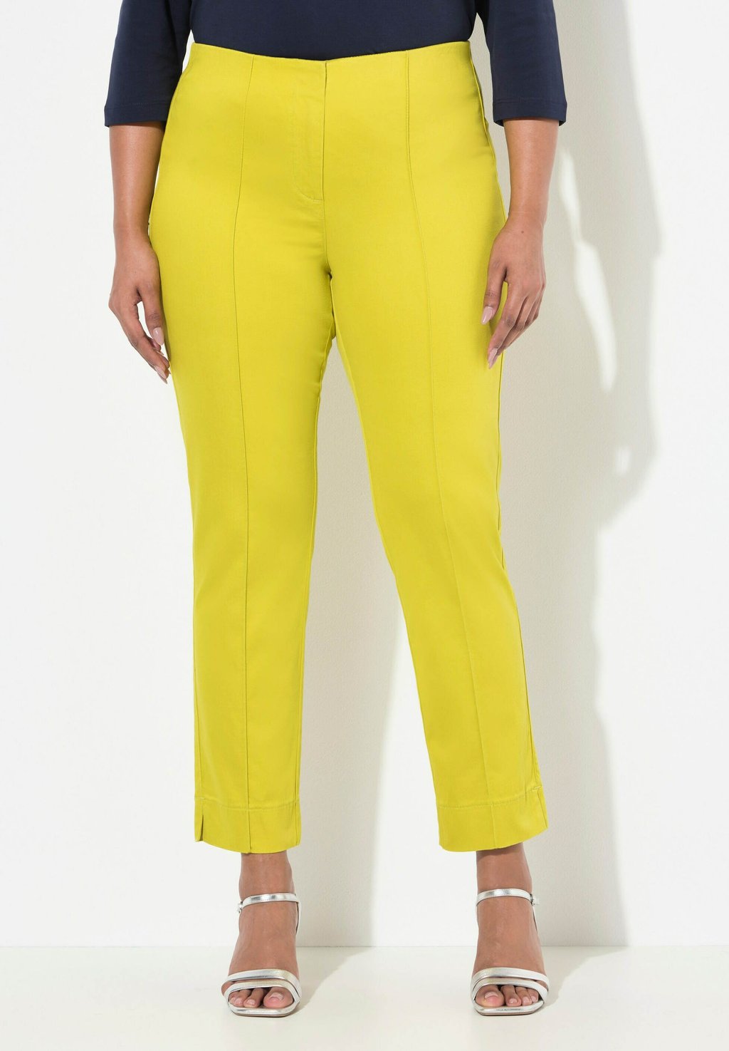 

Чиносы ELASTIC WAISTBAND Ulla Popken, зеленый