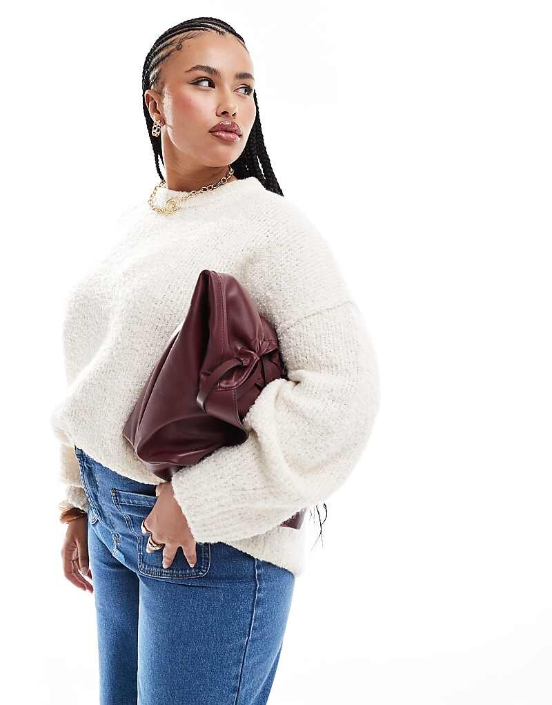 

Кремово-белый свитер ASOS DESIGN Curve – Boucl>9 с круглым вырезом