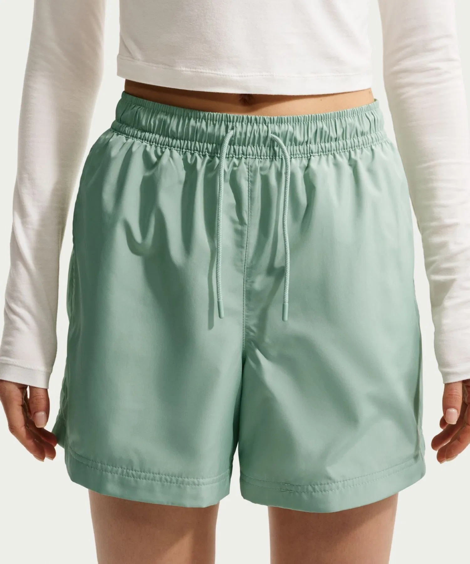 Женские шорты NIKE NSW Essential из полиэстера зелёные