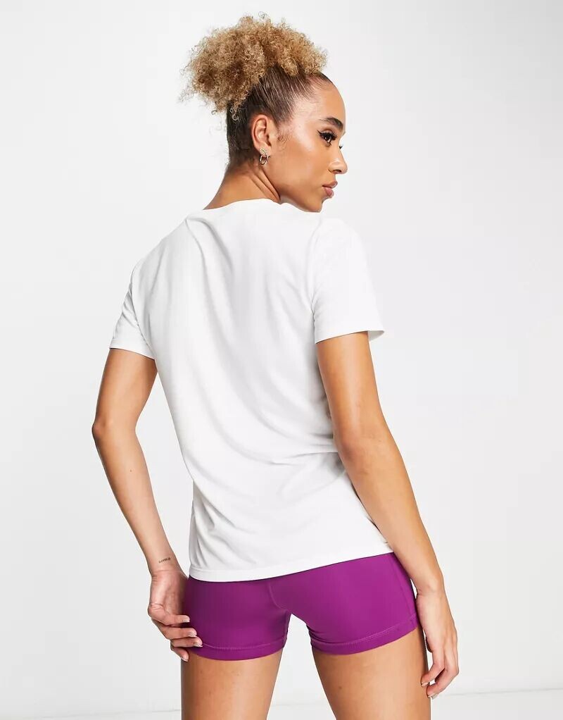 Белая футболка Nike Dri-FIT — фото 2