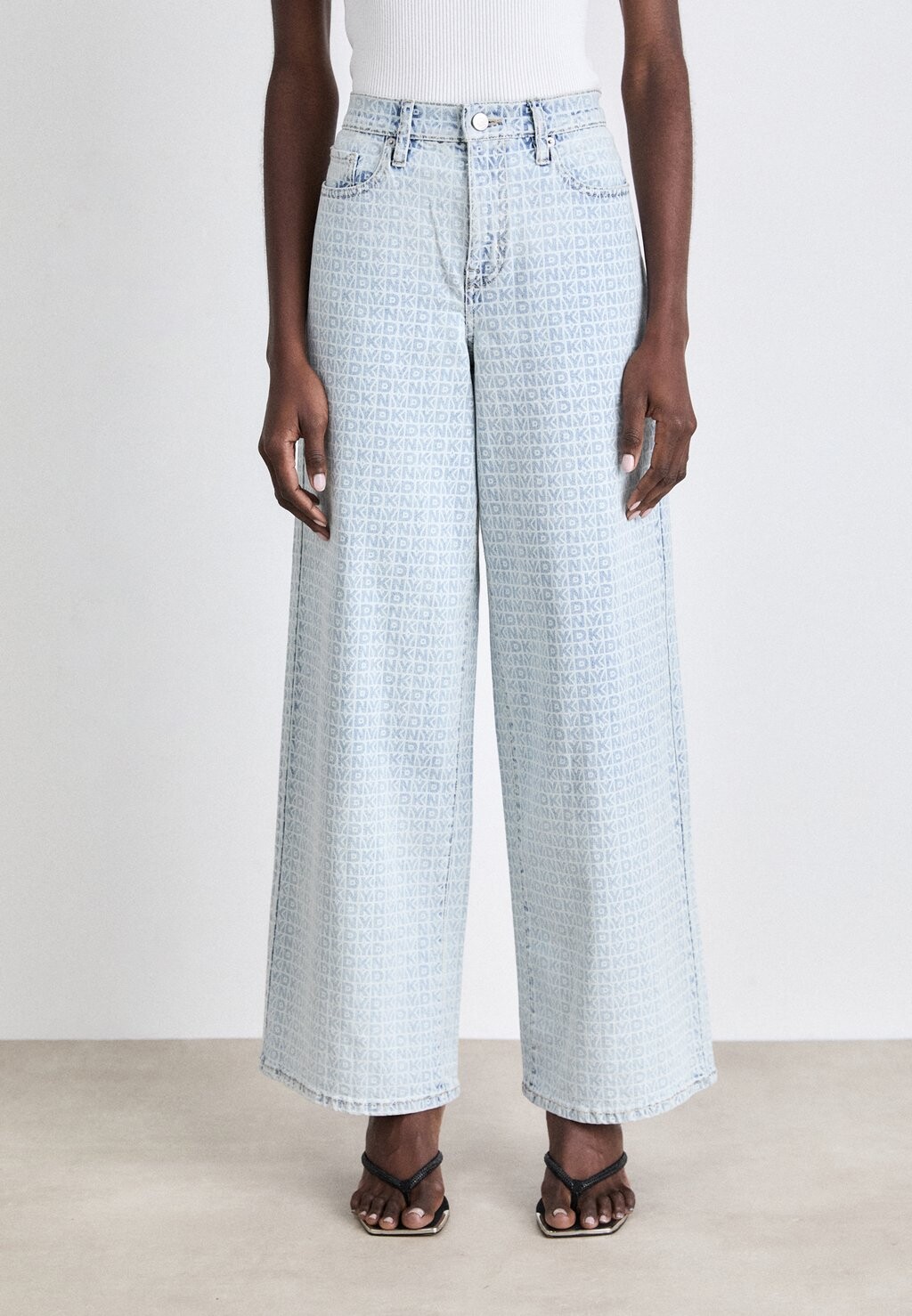 

Джинсы свободного кроя HIGH RISE WIDE LEG DKNY, синий деним
