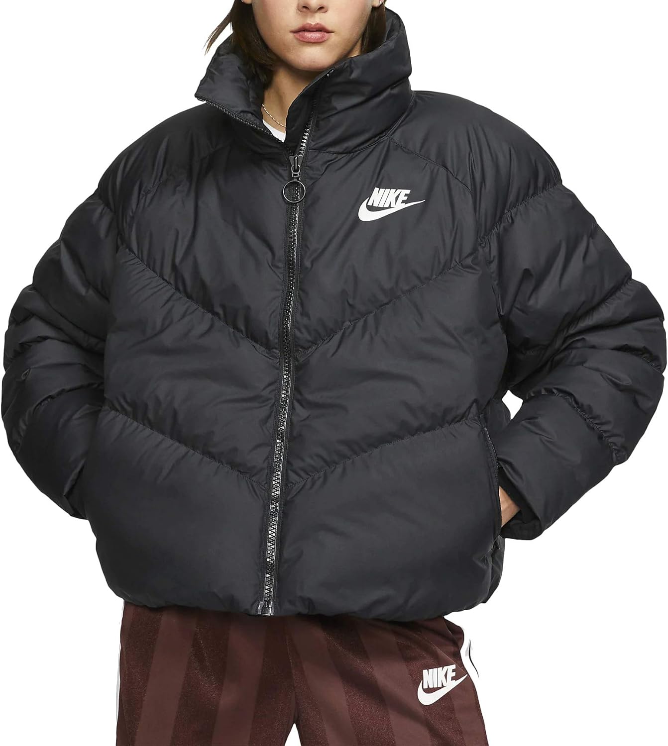 

Женская куртка Nike NSW с синтетическим утеплителем, черный/белый