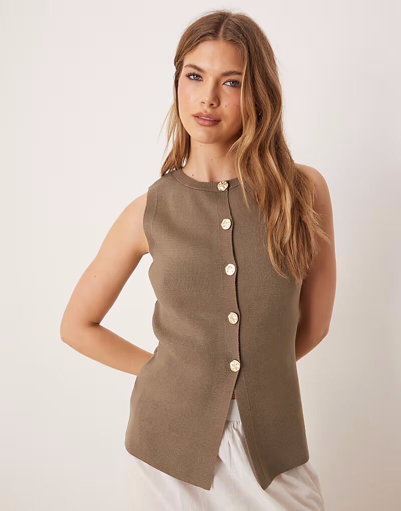 

Жилет структурированный с круглым вырезом ASOS DESIGN с золотыми пуговицами цвета мокко