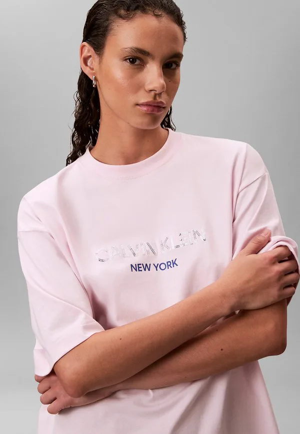 Футболка с принтом в виде пайеток и логотипа Calvin Klein, Pearly Pink — фото 4