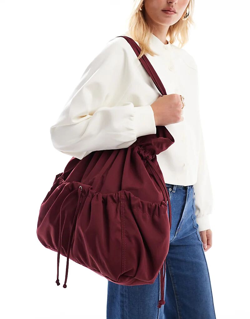 

Сумка-тоут ASOS DESIGN из нейлона с карманами и сборками бордового цвета