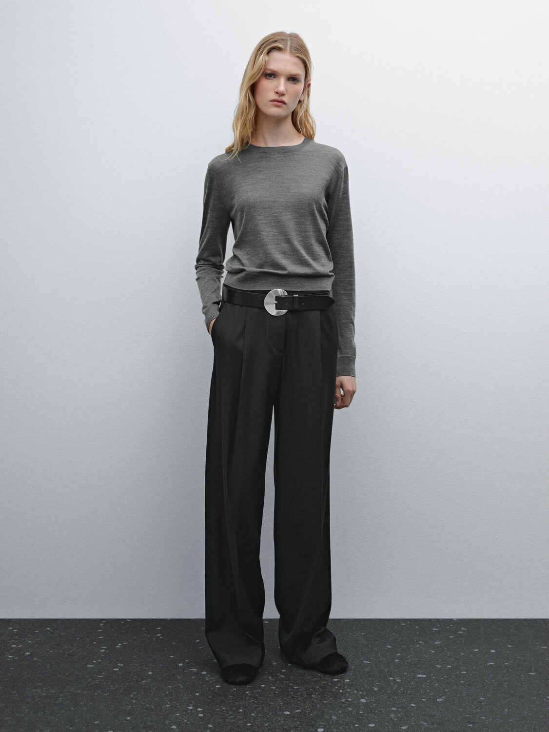 

Вязаный свитер из смесовой шерсти с круглым вырезом Massimo Dutti, серый