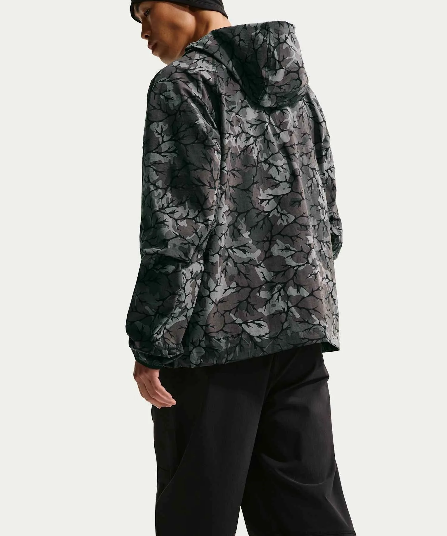 Мужские спортивные брюки Nike Tech Woven Jogger IU7637-010 чёрные — фото 4