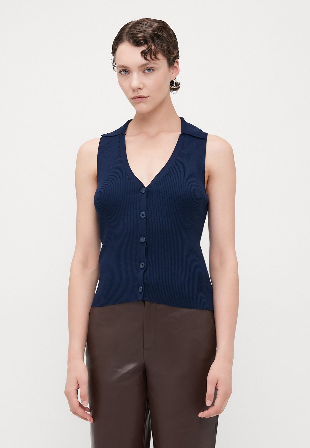 

Топ VMWILLOW V NECK Vero Moda Tall, темно-синий