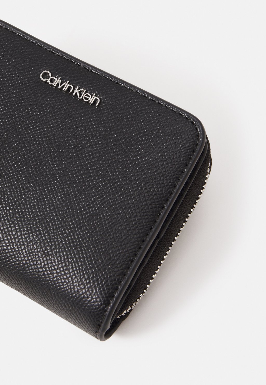 

Кошелек MUST ZIP AROUND CAVIAR Calvin Klein, черный