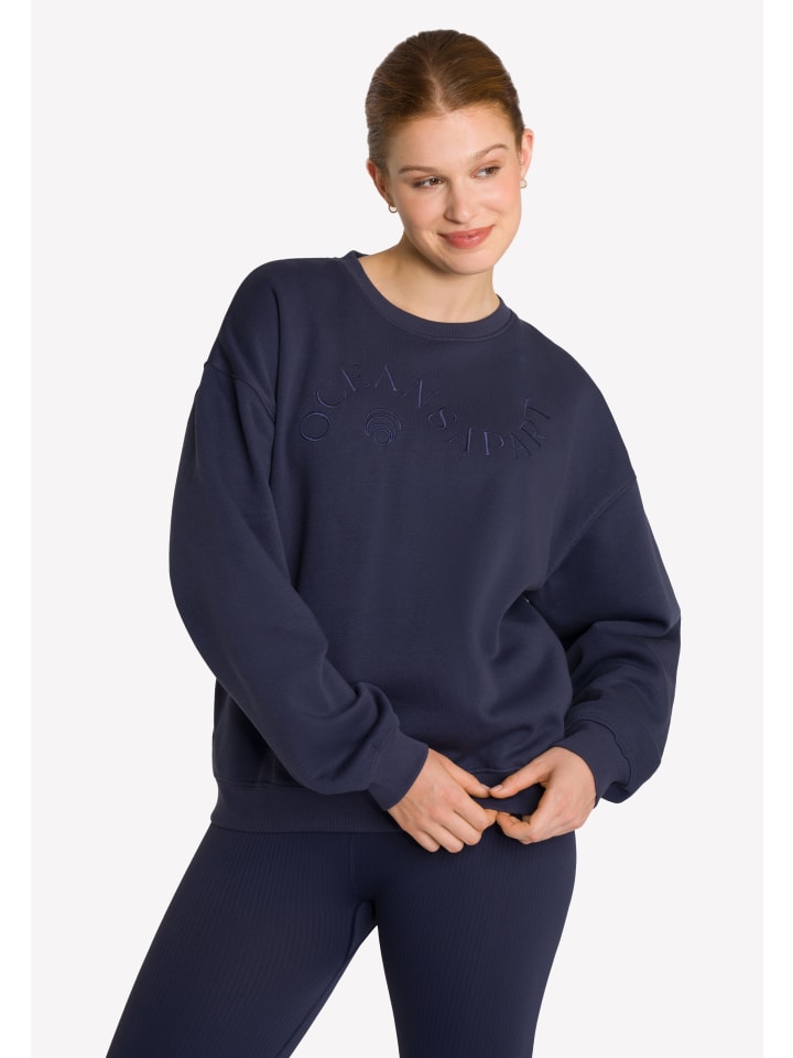 

OCEANSAPART Свитер с круглым вырезом Maya цвета «Лунно-синий»