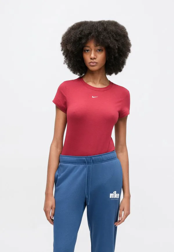Простая футболка Nike Sportswear, Team Crimson/White — фото 4