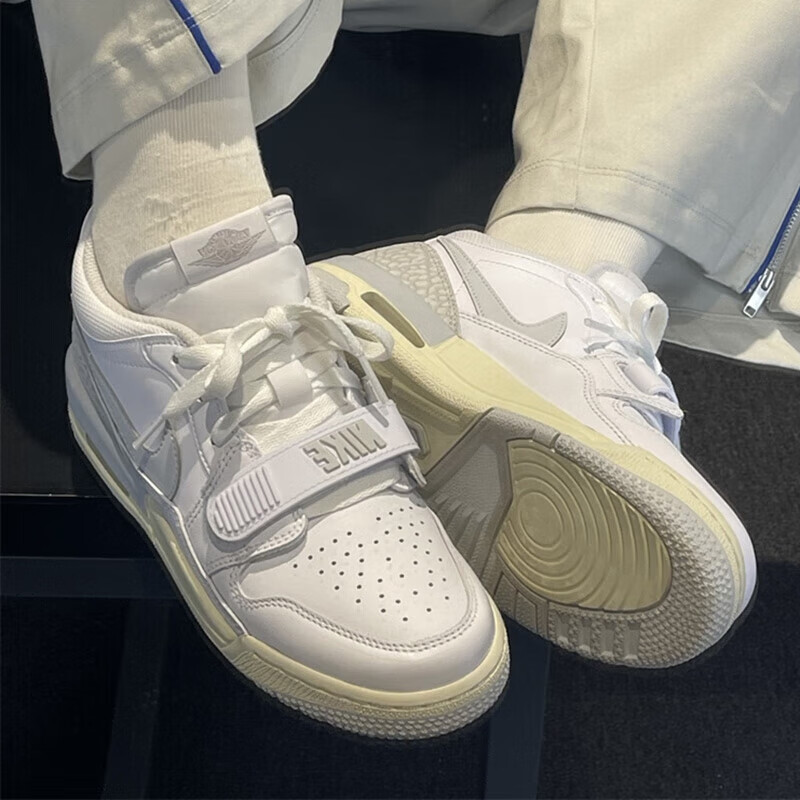 Air Legacy 312 Low 'Love' GS Jordan, Белый/Пыльный Фотон/Кокосовое Молоко/Пыльный Фотон/Металлическое Серебро/Белый — фото 2
