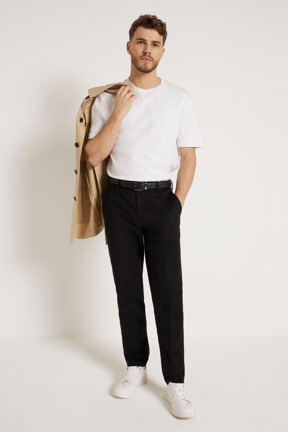 

Зауженные брюки-чиносы River Island, черный