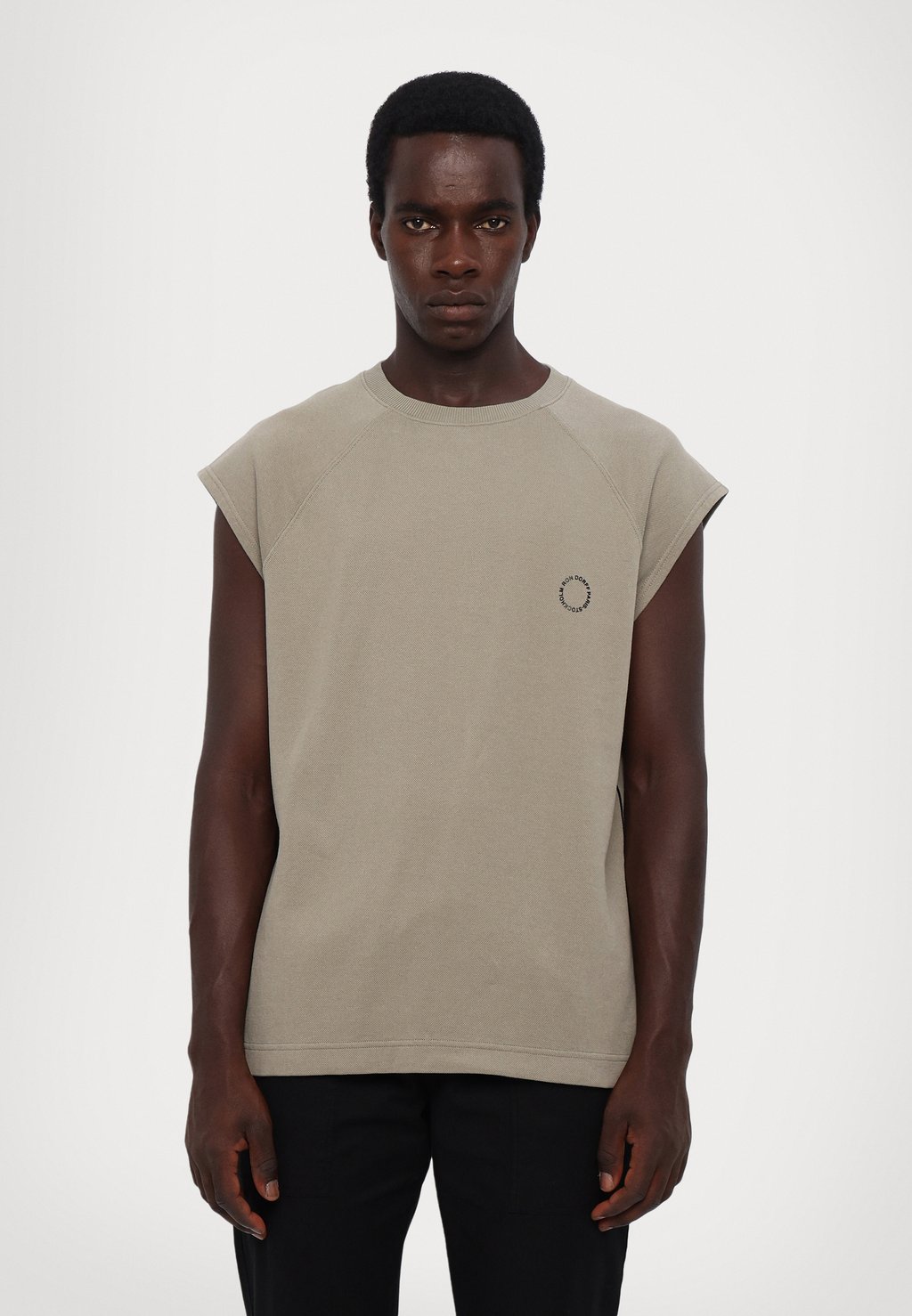 

Базовая футболка SLEEVELESS Ron Dorff, бежевый