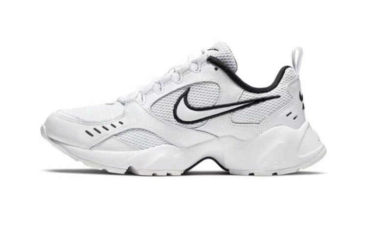 

Женские массивные кроссовки Nike Air Heights, Black