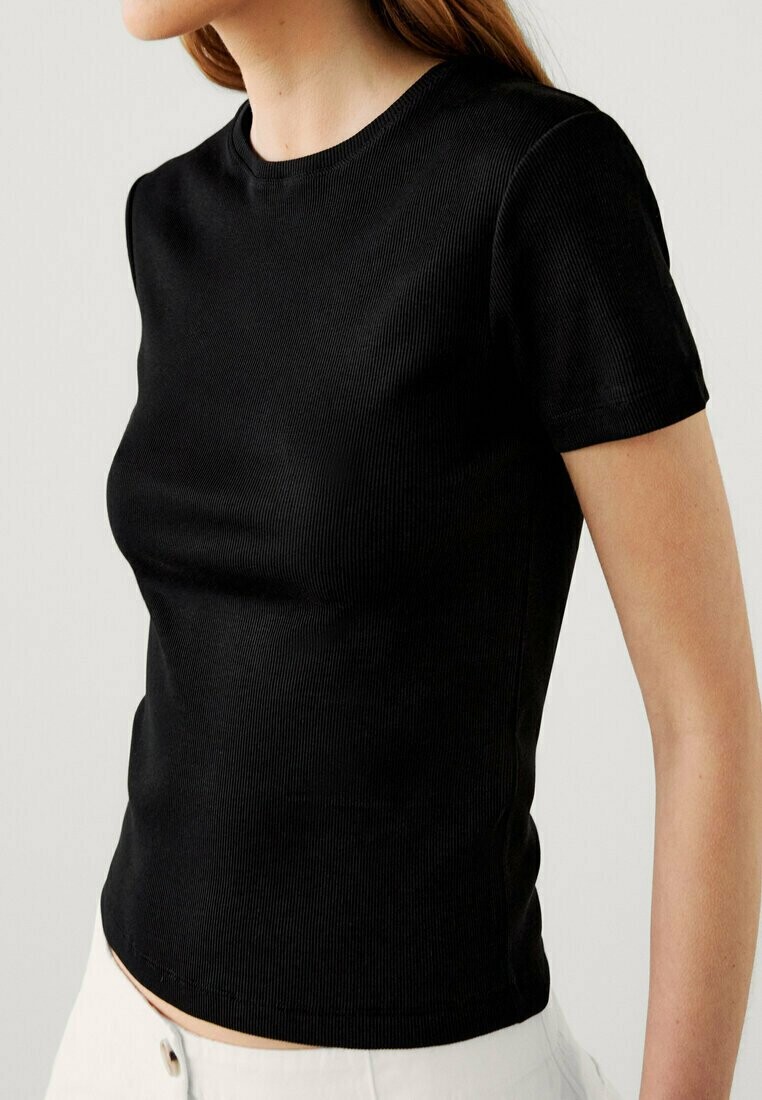 

Базовая футболка SHORT SLEEVE Massimo Dutti, черный