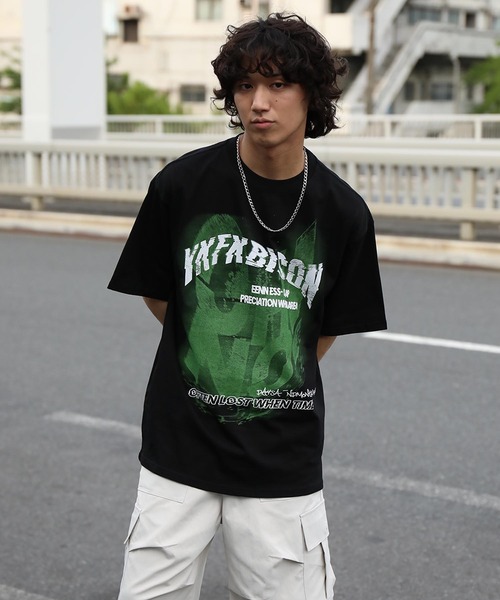 

Футболка короткая с принтом HOOK, черная