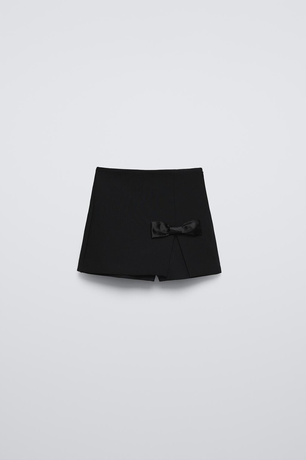 

Шорты-бермуды с атласным бантом ZARA, черный